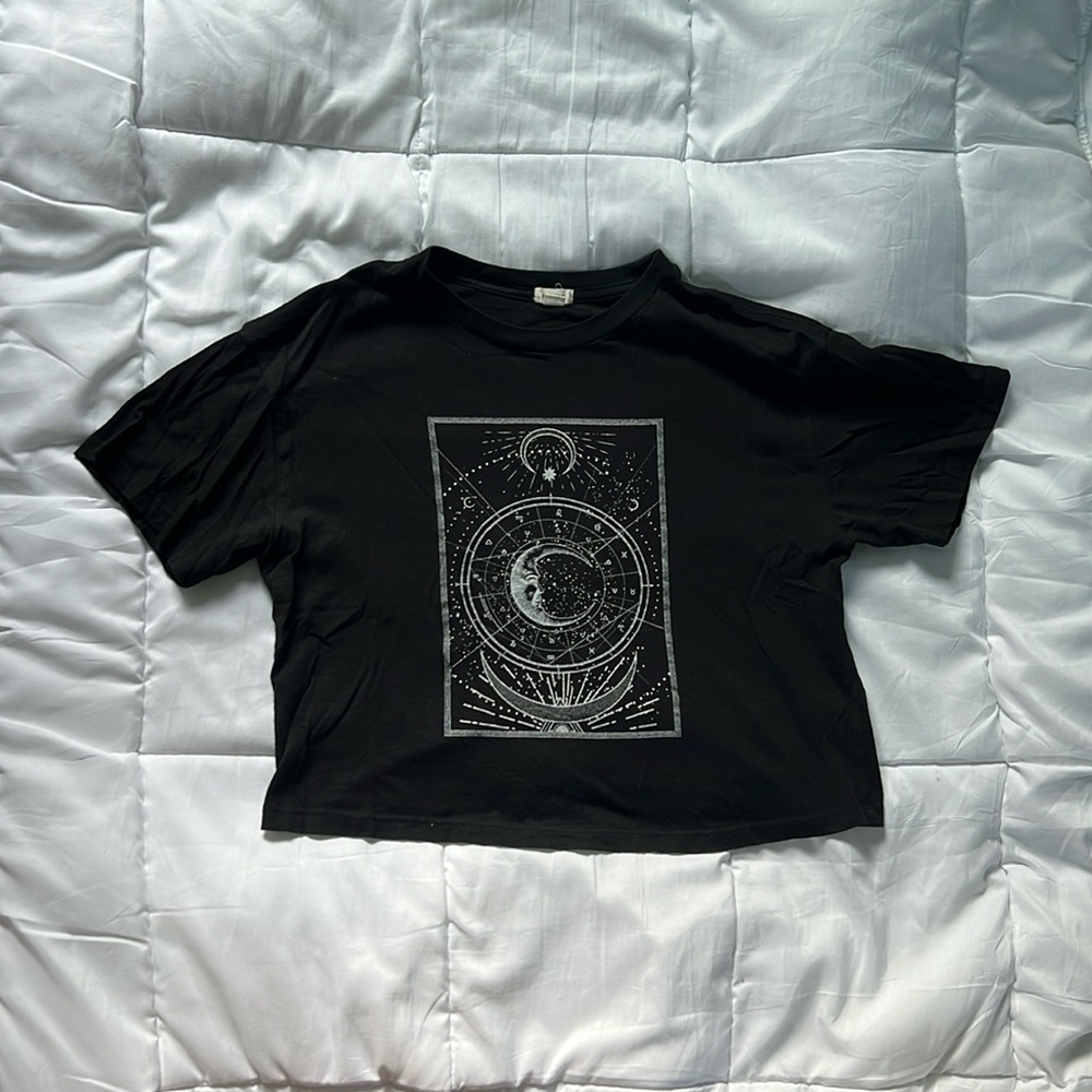 Garage black cropped short T. Small.